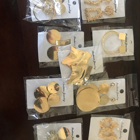 Gold Earrings- 9 pairs, ONE PRICE - Picture 6 of 13